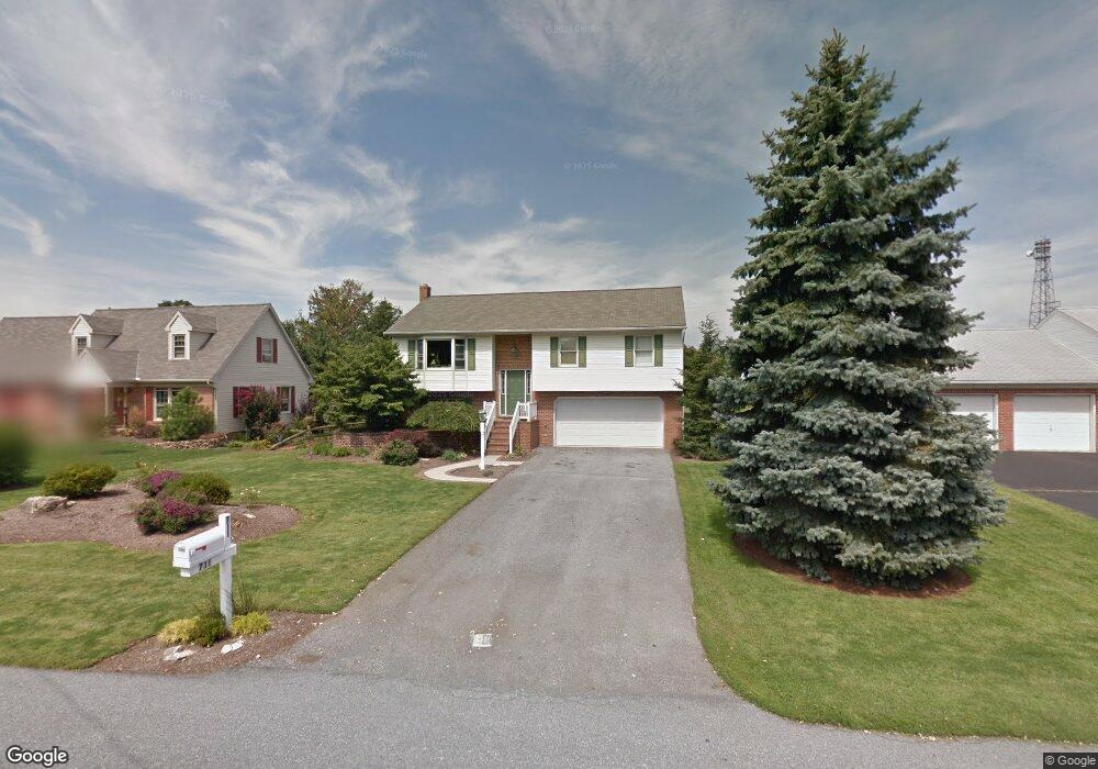 711 Walnut St, New Holland, PA 17557 - photo 1