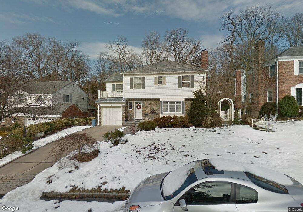 131 Shoreview Rd, Manhasset, NY 11030 - photo 1