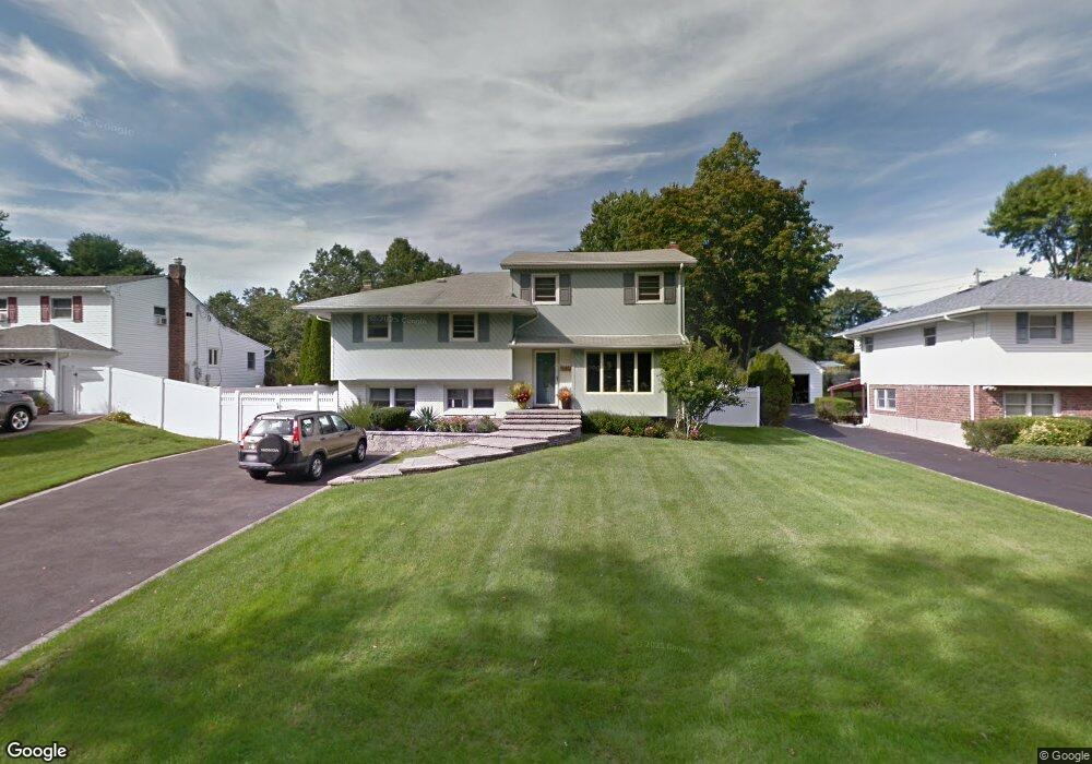 15 Elder Dr, ComMacK, NY 11725 - photo 1