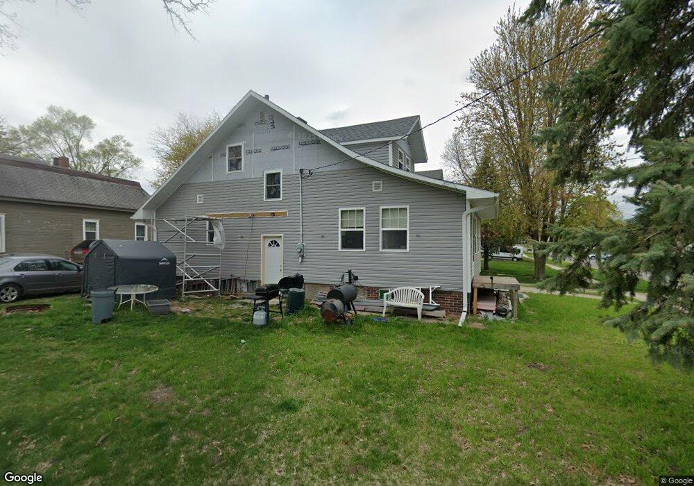 821 W 4th St S, Newton, IA 50208 - photo 1