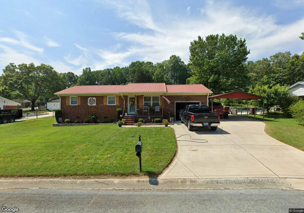 2015 Townview Dr, Kannapolis, NC 28081 - photo 1