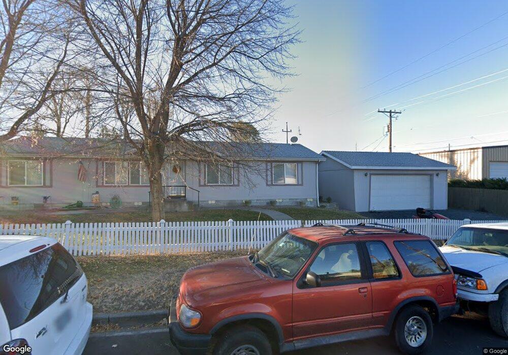 436 SE Deschutes Ave, Redmond, OR 97756 - photo 1