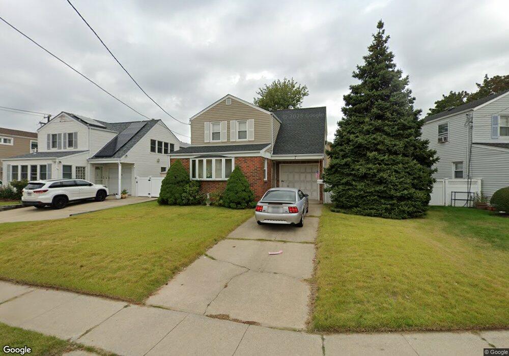 7 Tuxedo Ave, New Hyde Park, NY 11040 - photo 1