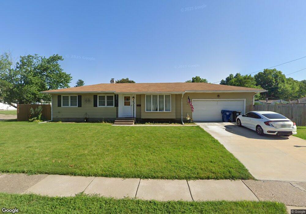 2024 W 36th St, Davenport, IA 52806 - photo 1