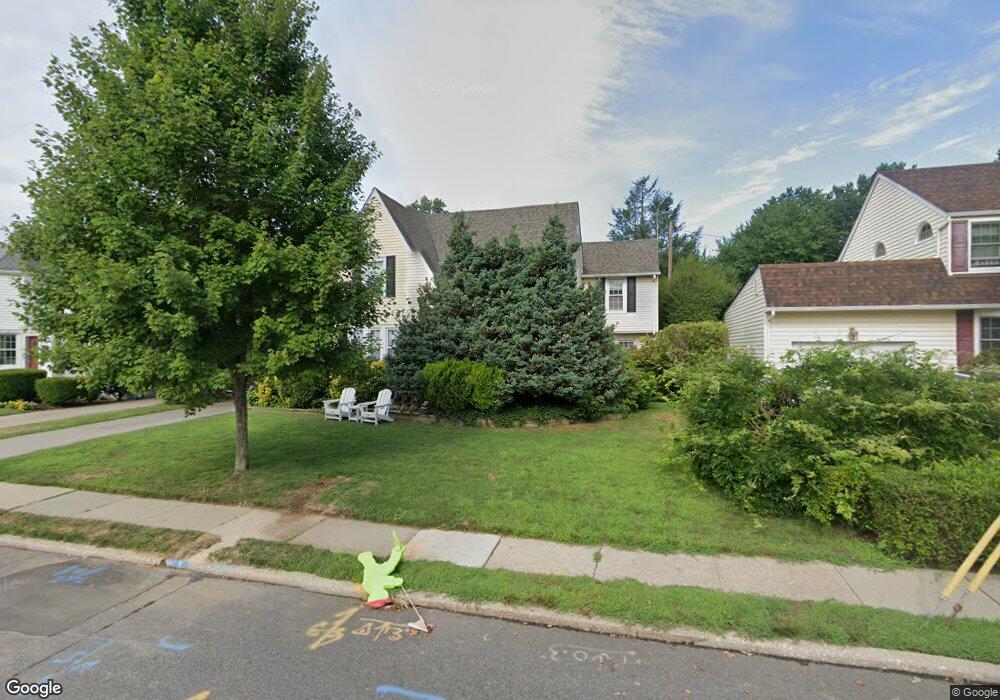 139 Bromleigh Rd, Garden City, NY 11530 - photo 1