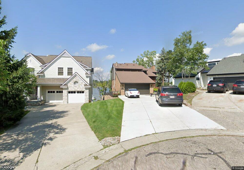 6376 Lakeview Ct, West Bloomfield, MI 48323 - photo 1