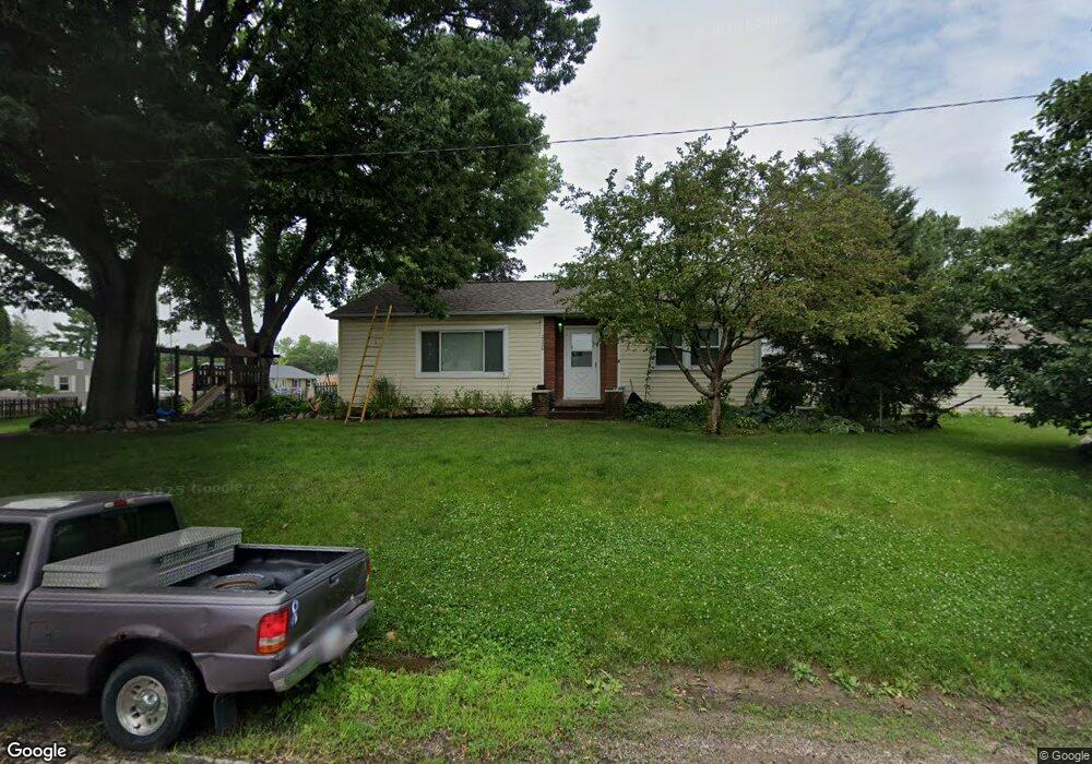 2324 W 43rd St, Davenport, IA 52806 - photo 1