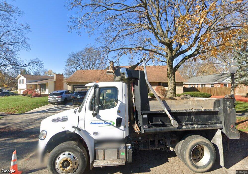 2010 Wellesley Dr, Lansing, MI 48911 - photo 1