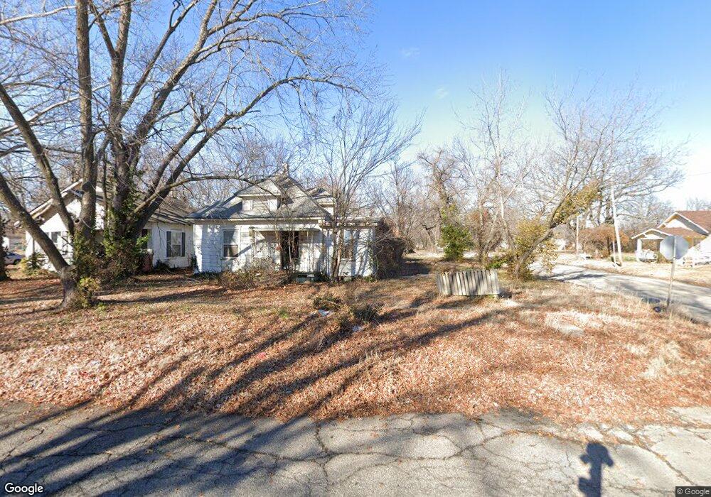 2401 Morgan Ave, Parsons, KS 67357 - photo 1