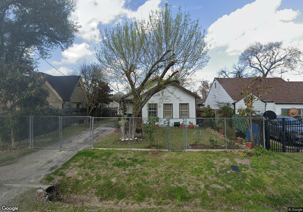 421 Caplin St, Houston, TX 77022 - photo 1