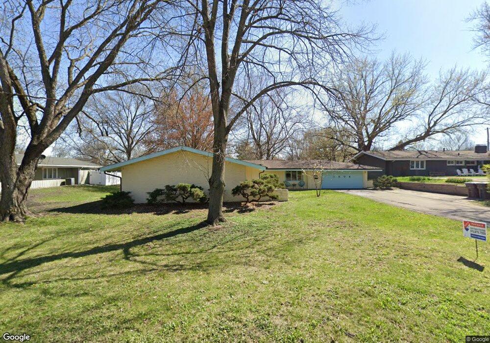 1504 Mckinley Ave, Des Moines, IA 50315 - photo 1