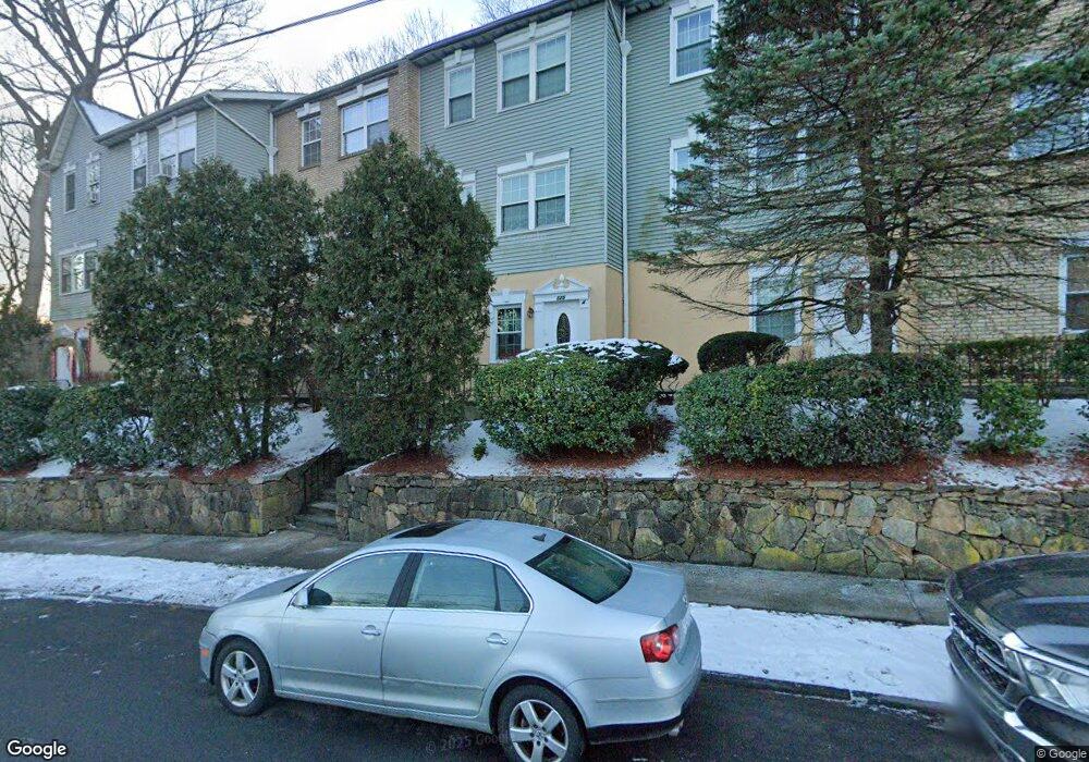 325 Mclean Ave unit 113, Yonkers, NY 10705 - photo 1