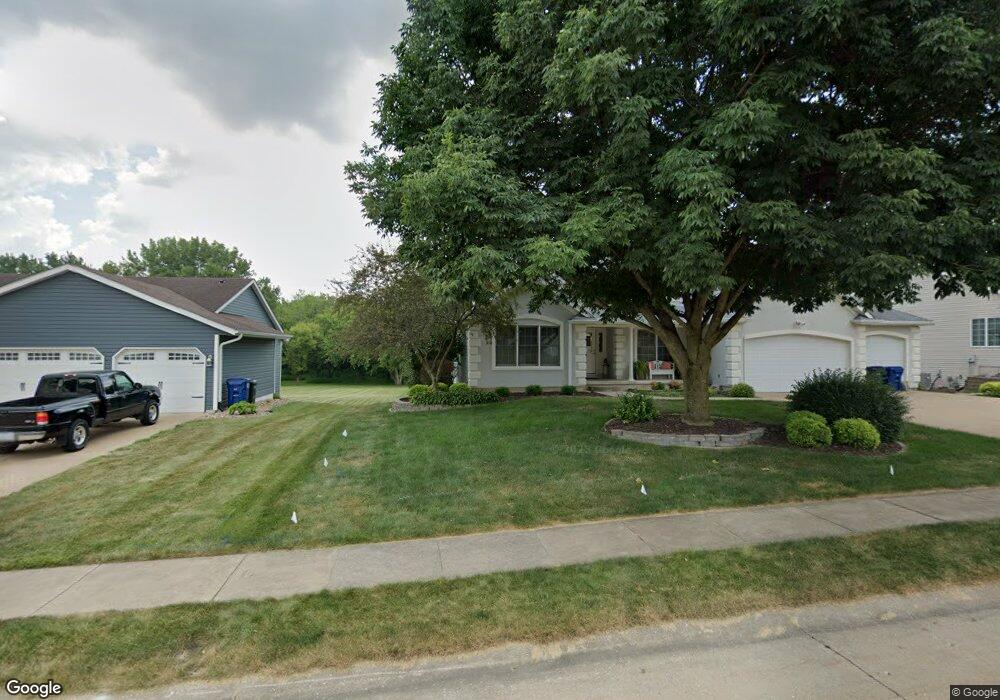 2853 W 44th St, Davenport, IA 52806 - photo 1