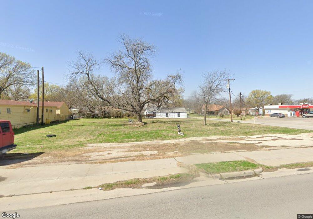 917 N Grand Ave, Gainesville, TX 76240 - photo 1