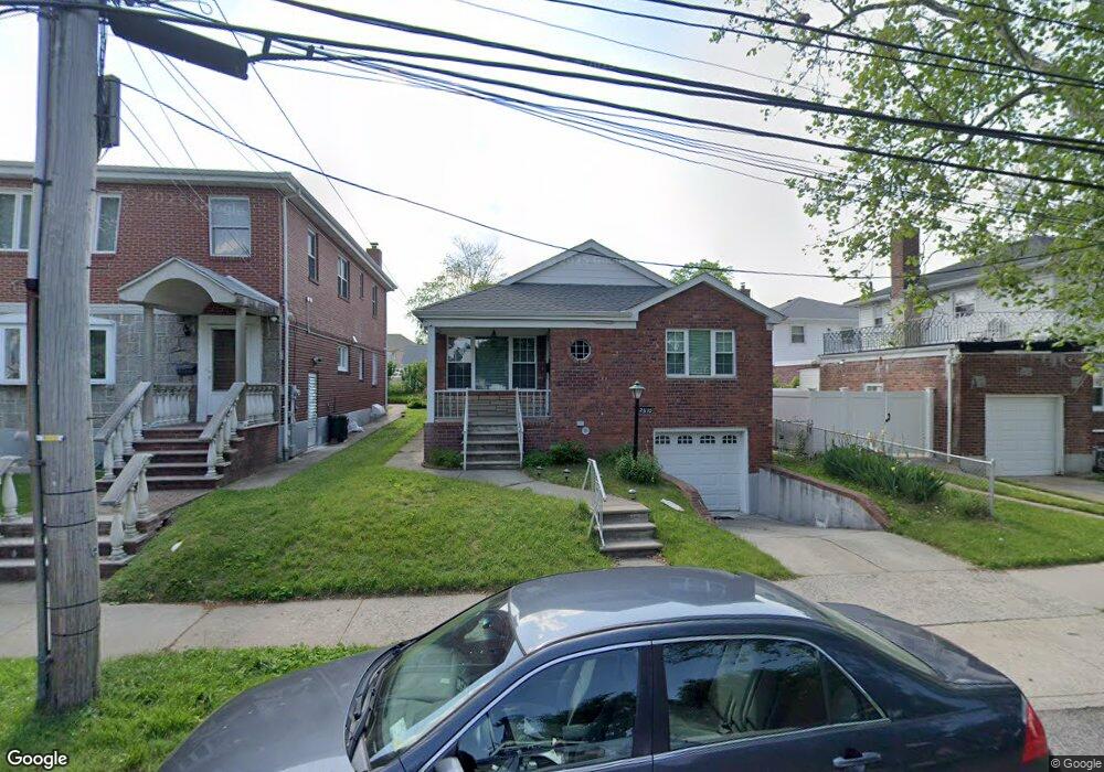 2610 Murray St, Flushing, NY 11354 - photo 1