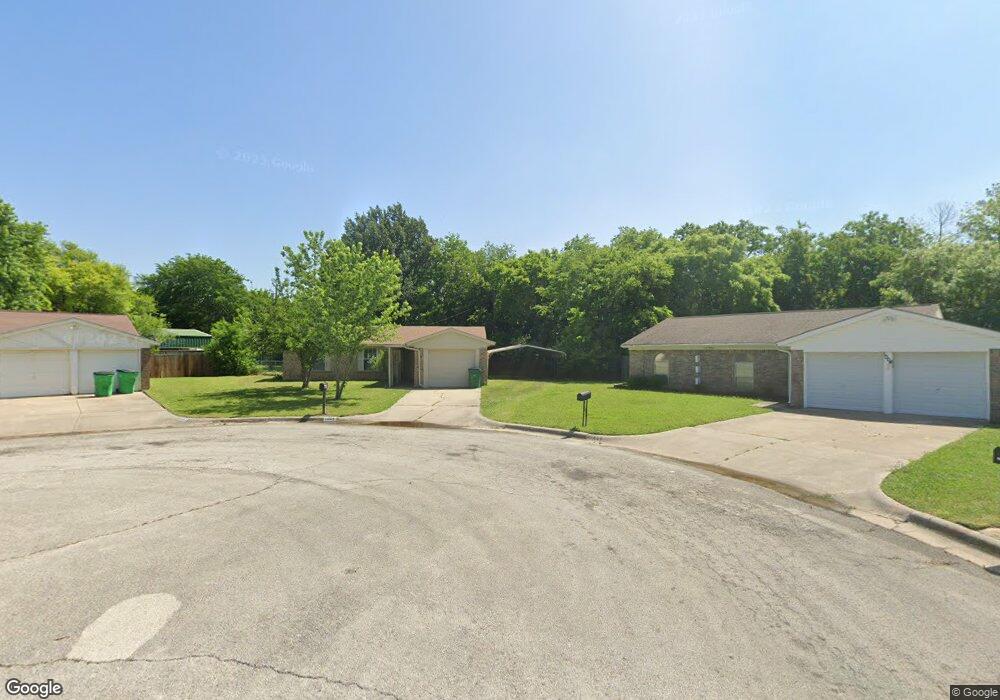 1005 Parkwood Ct, Gainesville, TX 76240 - photo 1