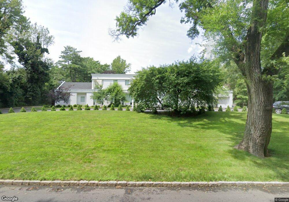 15 Rogers Rd, Great Neck, NY 11024 - photo 1