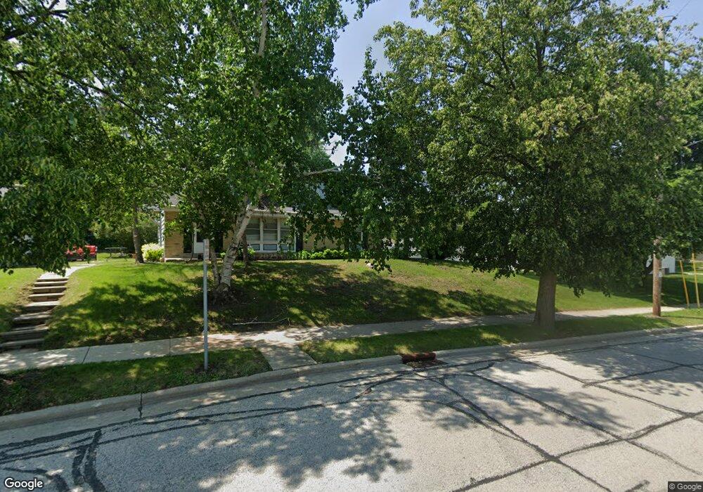 1802 Manhattan Dr, Waukesha, WI 53186 - photo 1