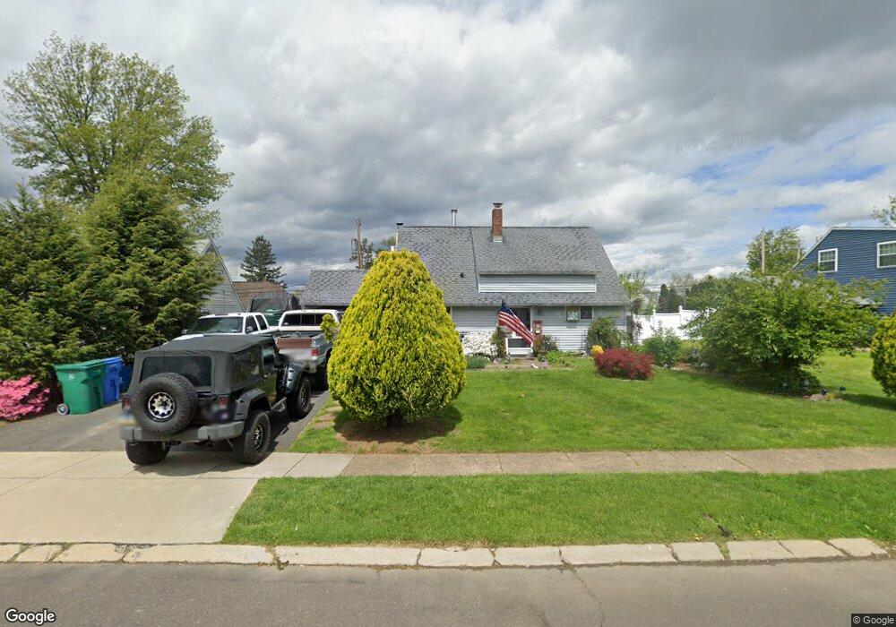 17 Honeysuckle Ln, Levittown, PA 19055 - photo 1