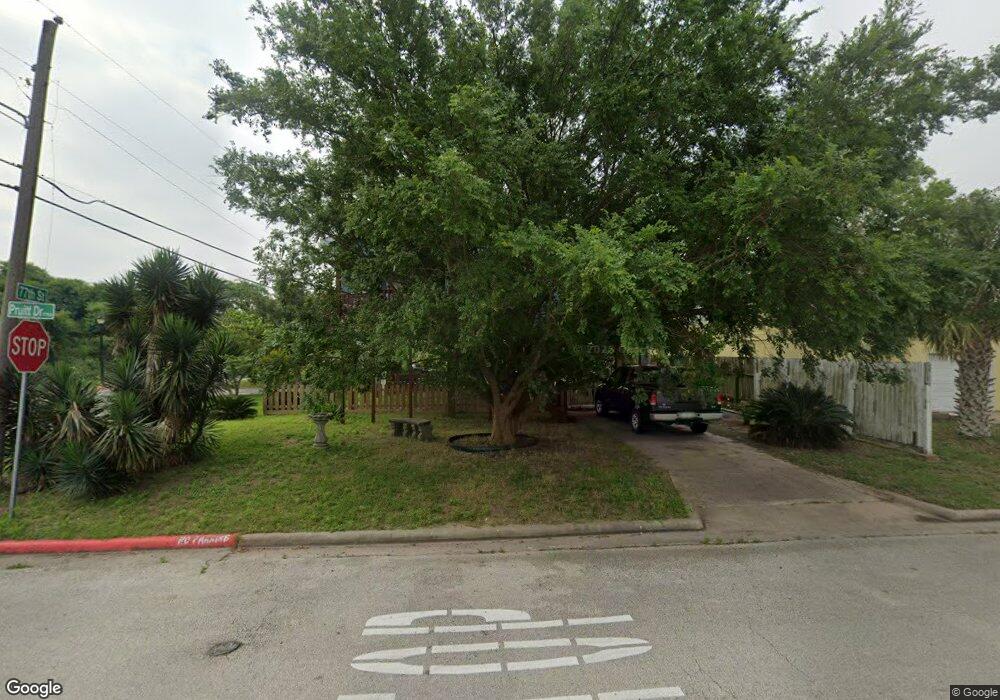 7701 Pruitt Dr, Galveston, TX 77554 - photo 1