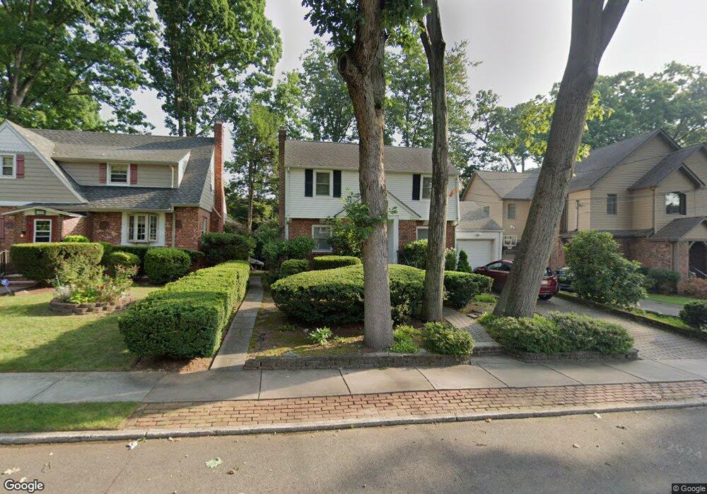 305 Briarcliff Rd, Teaneck, NJ 07666 - photo 1