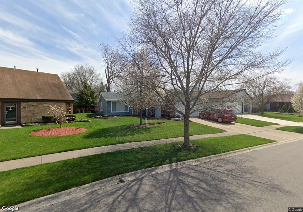 1301 Appletree Ln, Aurora, IL 60506 - photo 1
