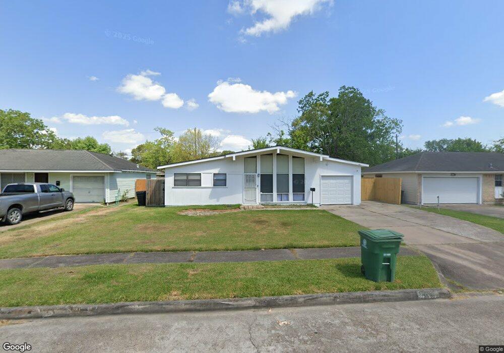 10311 Carthage Dr, Houston, TX 77089 - photo 1