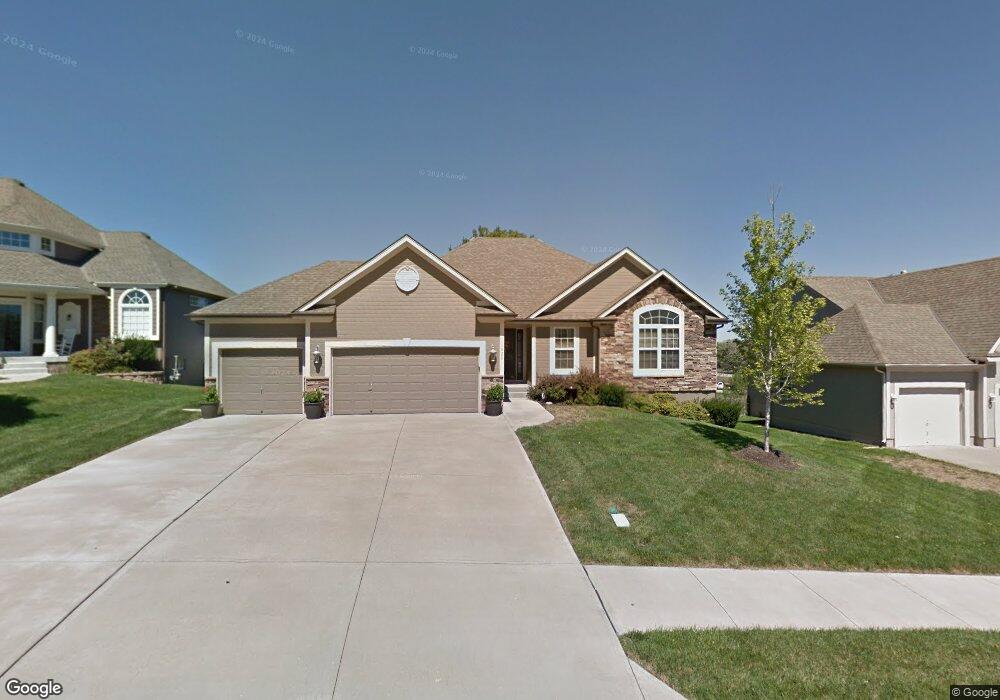 1020 SW Whistle Dr, Lees Summit, MO 64082 - photo 1