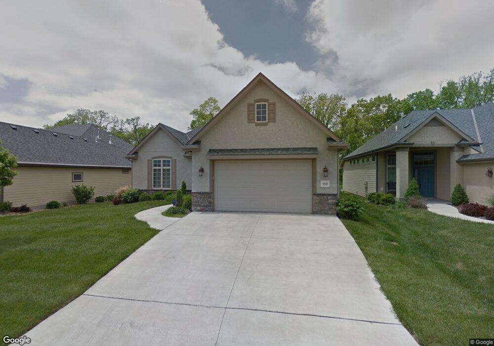 2117 SW Millers Glen Dr, Topeka, KS 66614 - photo 1