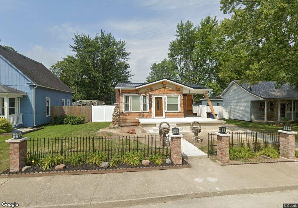 820 S Johnson St, Bluffton, IN 46714 - photo 1