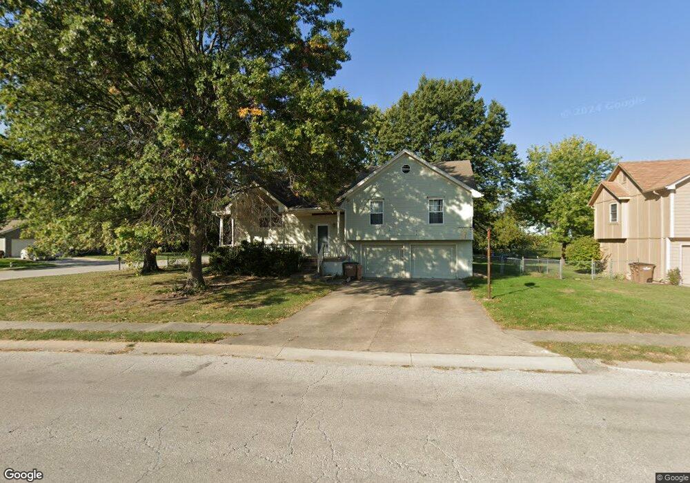 102 N Huntsman Blvd, Raymore, MO 64083 - photo 1