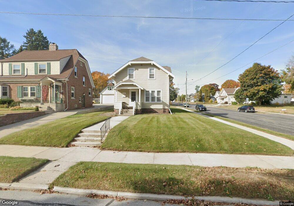 862 N 8th St, Manitowoc, WI 54220 - photo 1