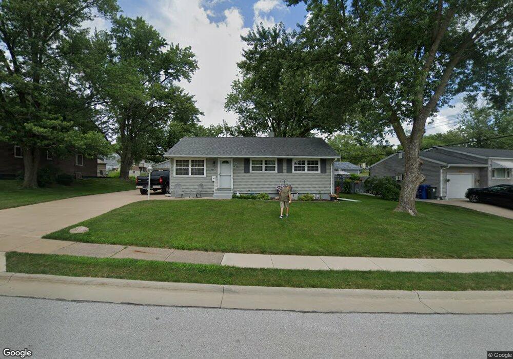1011 N Elmwood Ave, Davenport, IA 52804 - photo 1