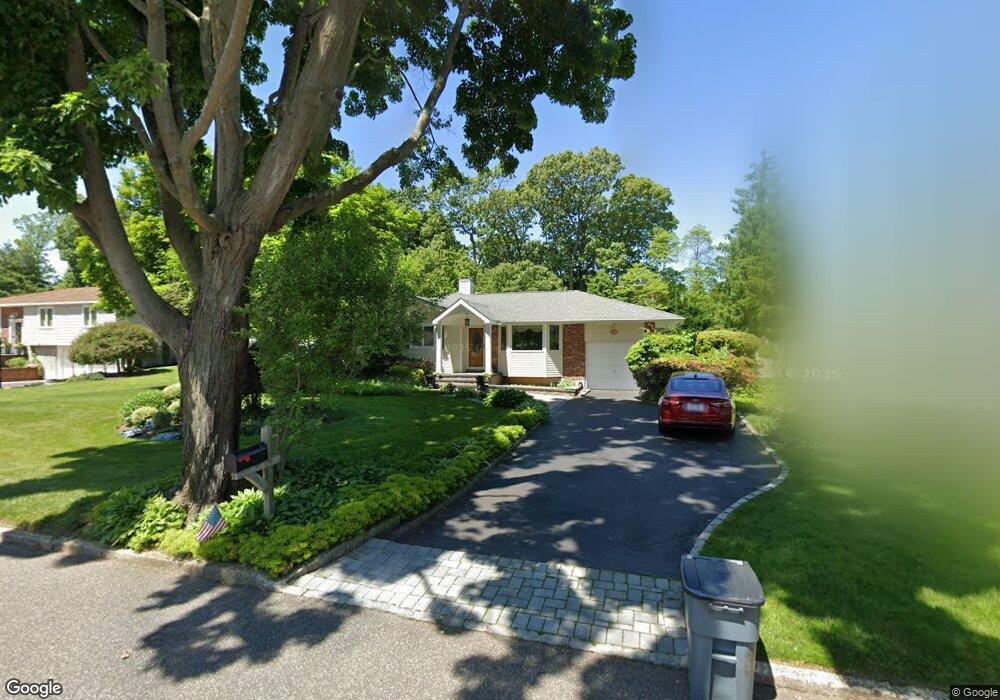 16 Partridge Dr, ComMacK, NY 11725 - photo 1
