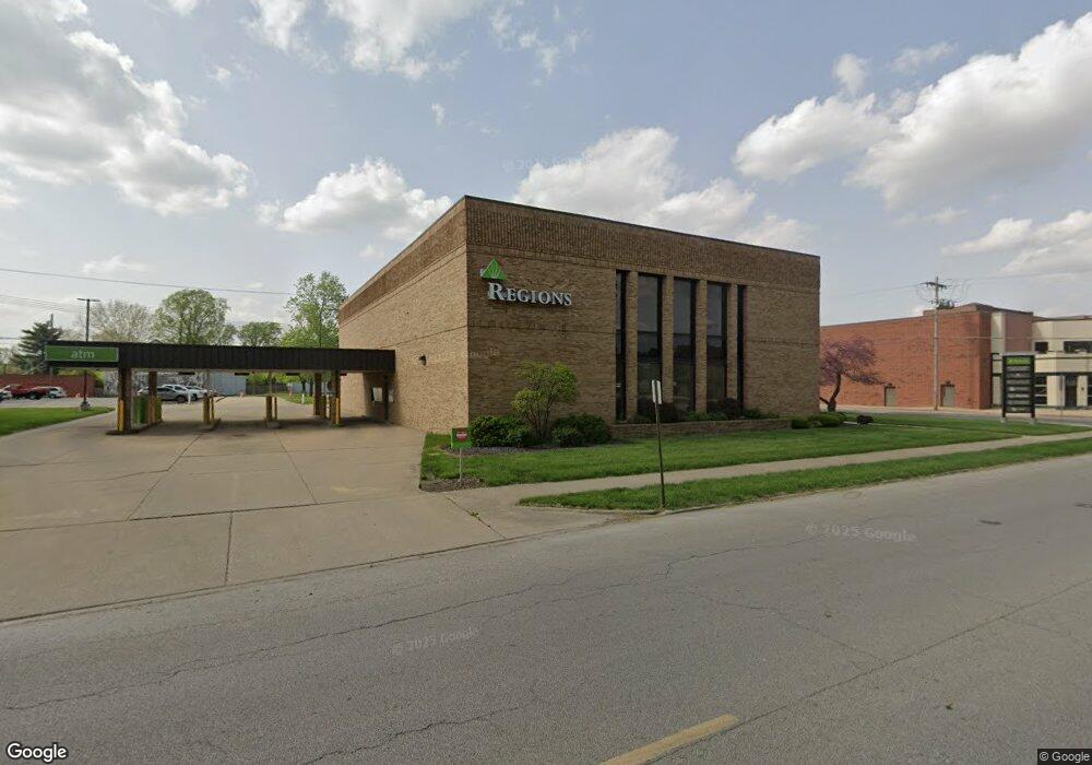 303 S Kickapoo St, Lincoln, IL 62656 - photo 1