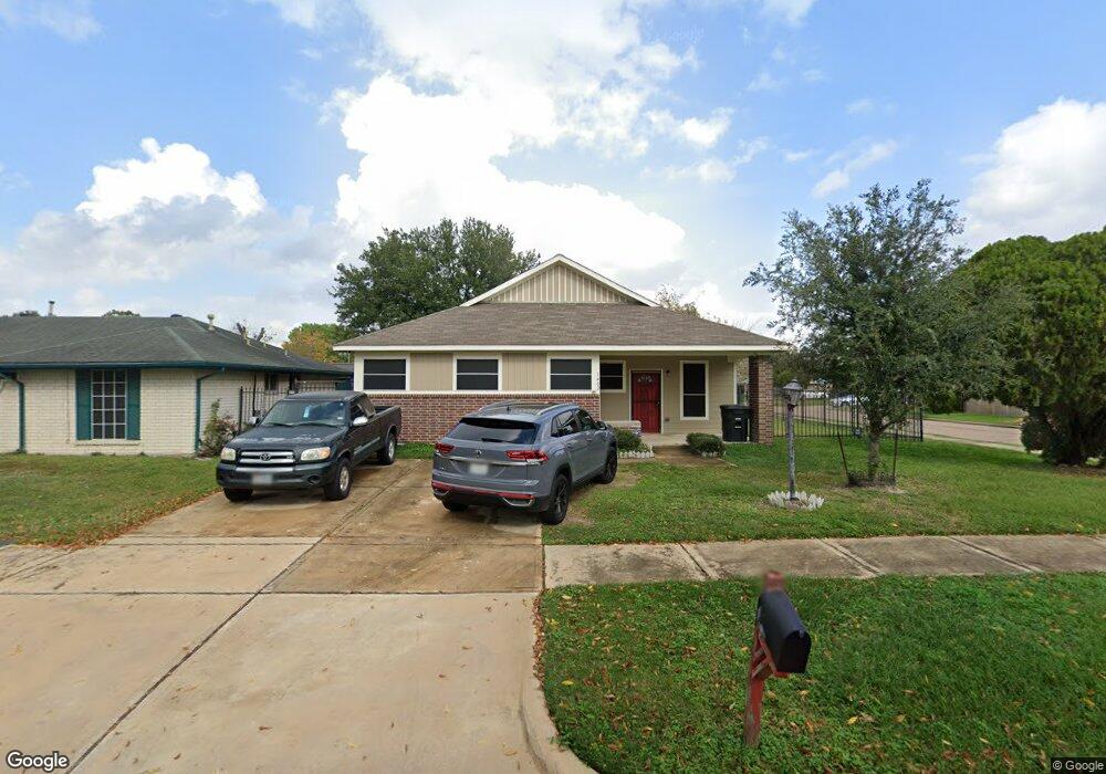1402 Diplomat Way, Houston, TX 77088 - photo 1