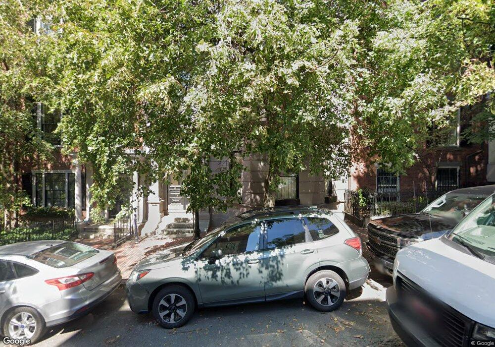 33 Chestnut St unit 3/4,33, Boston, MA 02108 - photo 1