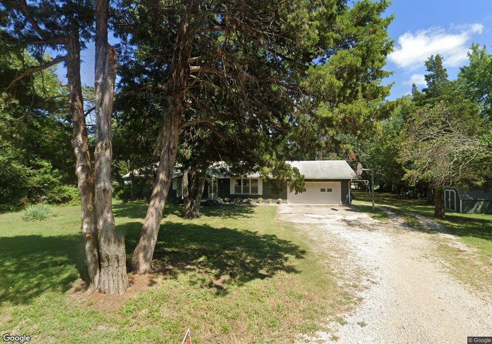 608 S Ridge St, Yates Center, KS 66783 - photo 1