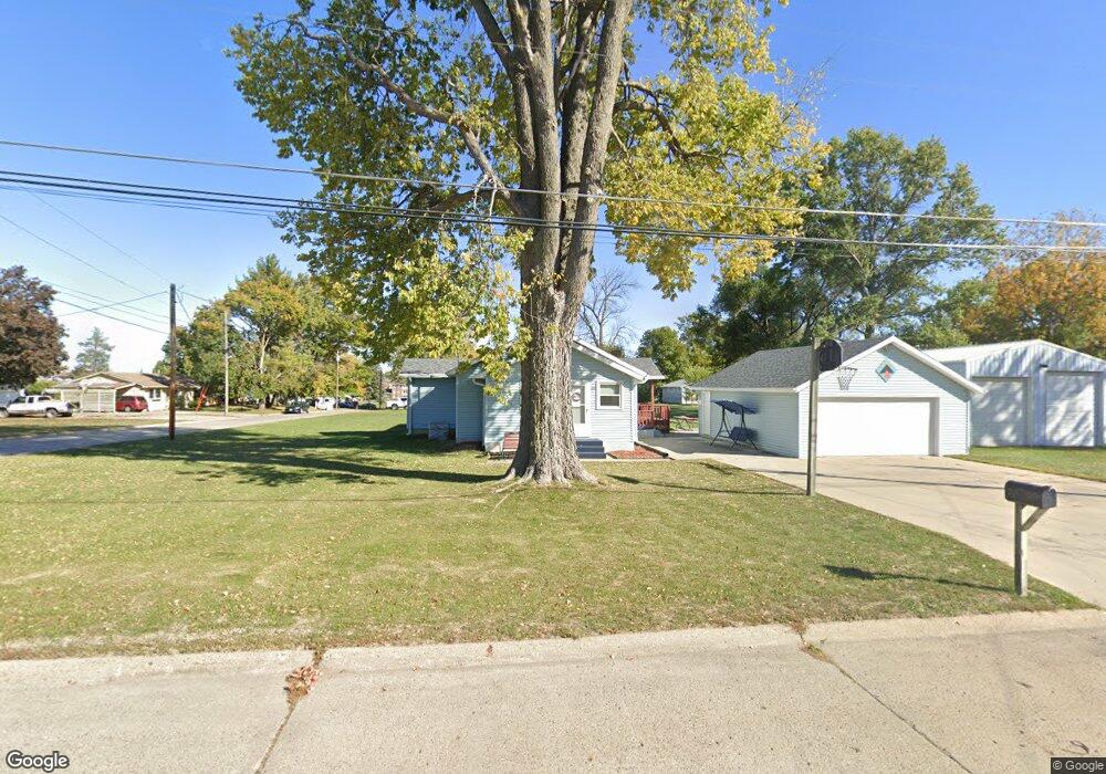 920 E 10th St N, Newton, IA 50208 - photo 1