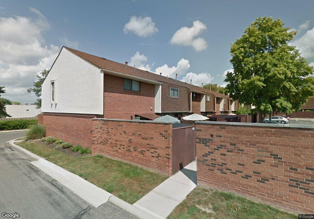 1950 Willoway Cir S, Columbus, OH 43220 - photo 1