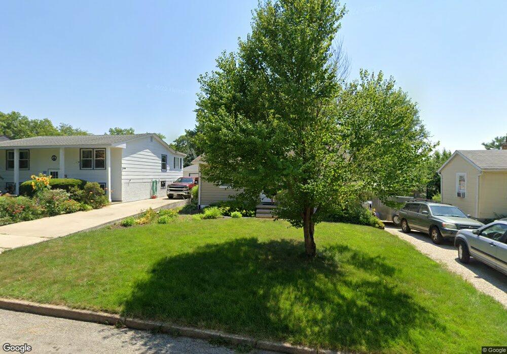 1221 Madison St, Cedar Falls, IA 50613 - photo 1