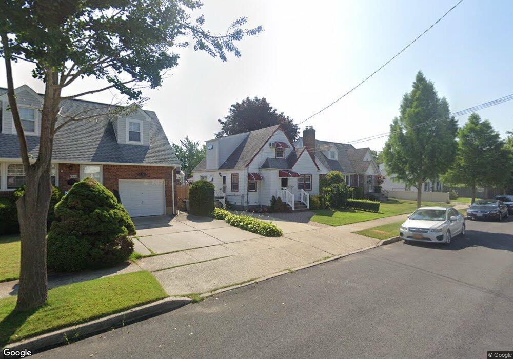 8553 261st St, Floral Park, NY 11001 - photo 1