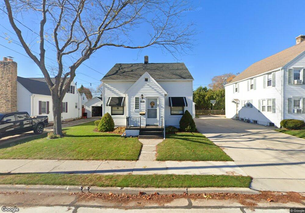 1126 Elm St, Manitowoc, WI 54220 - photo 1