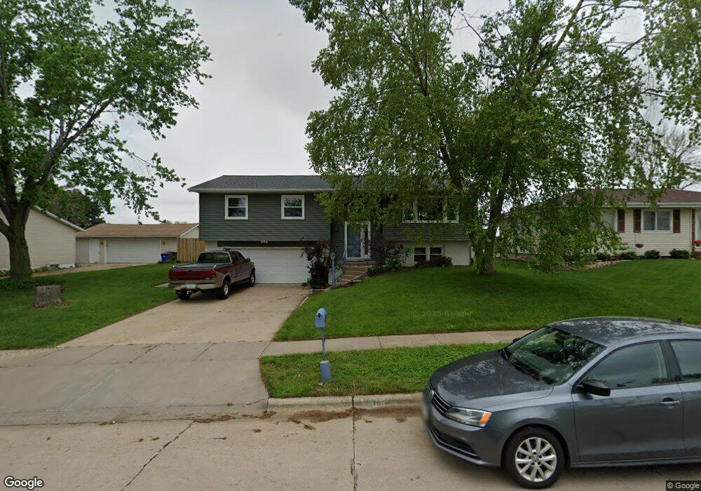 2516 29th St SW, Cedar Rapids, IA 52404 - photo 1
