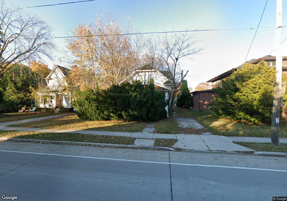 724 N 11th St, Manitowoc, WI 54220 - photo 1