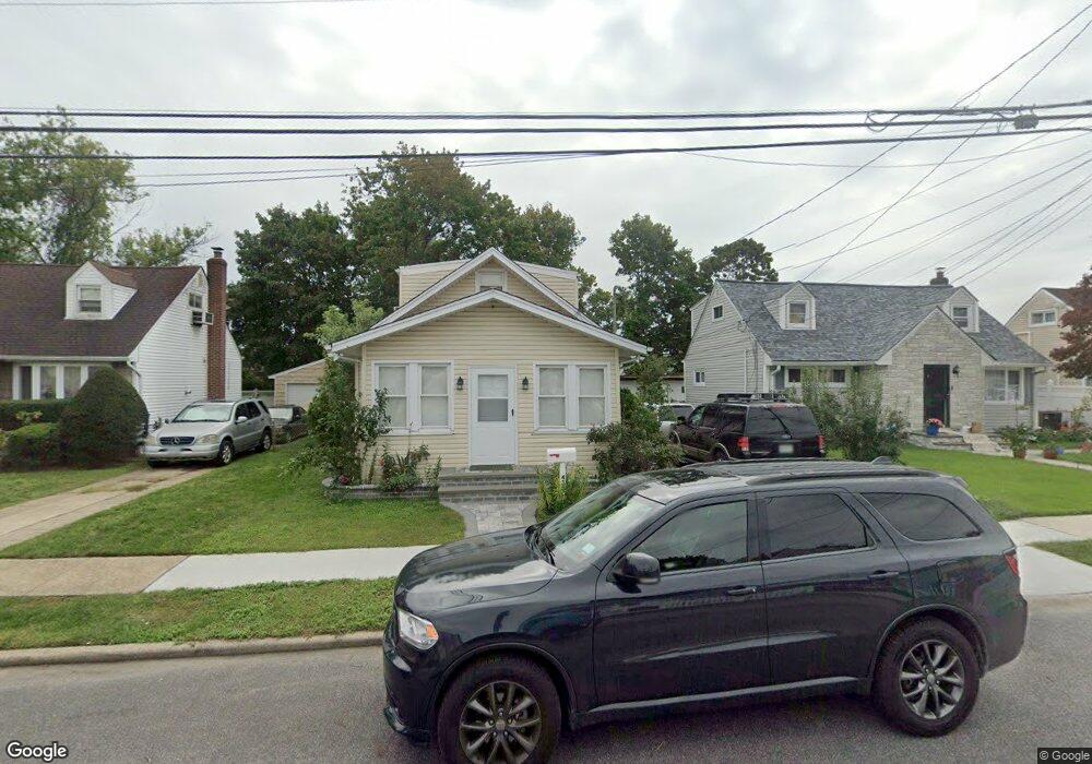 433 Lafayette Ave, Rockville Centre, NY 11570 - photo 1