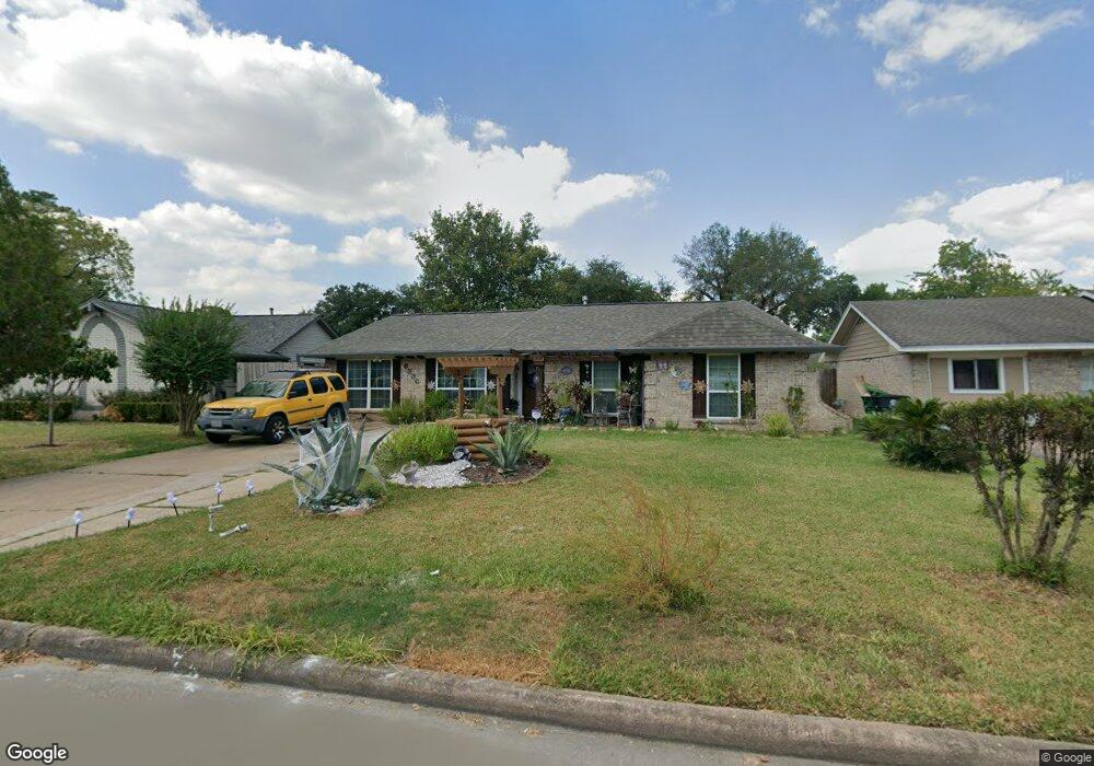 6330 Maple Hill Dr, Houston, TX 77088 - photo 1