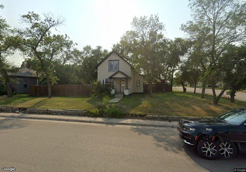 902 7th Ave SE, Jamestown, ND 58401 - photo 1