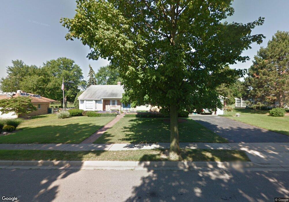 1510 Wellington Rd, Lansing, MI 48910 - photo 1