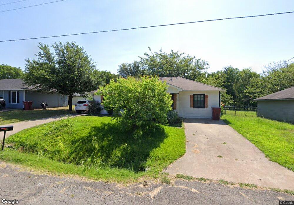 308 Smith St, Bonham, TX 75418 - photo 1